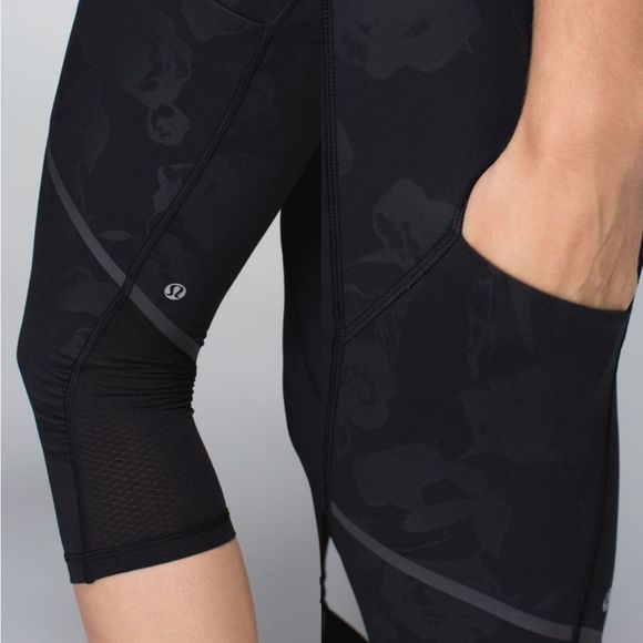 Lululemon Hop To It Crop Floral Embossed Black - Picture 3 of 13
